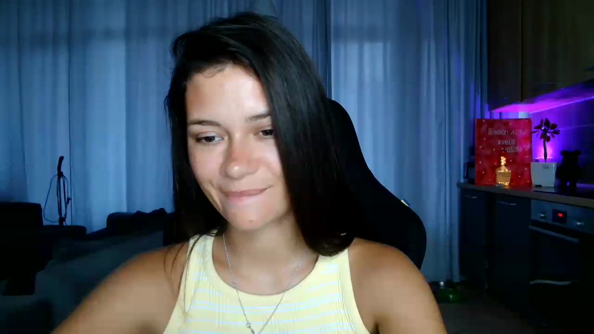 Gallery image thumbnail from FitXoxo's myfreecams stream on, 07/20/2026, 16:01 image 13 of 20
