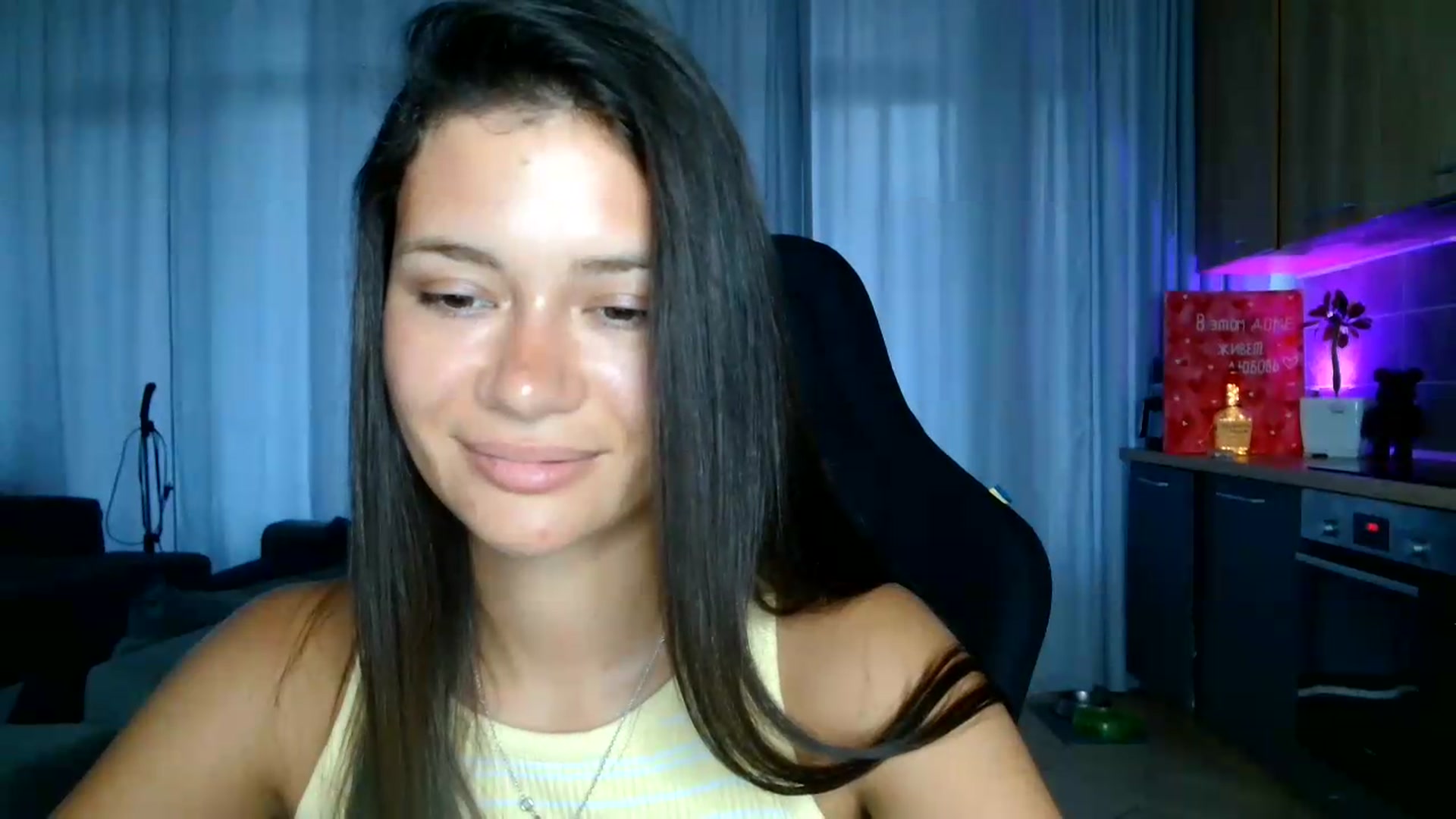 Gallery image thumbnail from FitXoxo's myfreecams stream on, 07/20/2026, 16:01 image 11 of 20