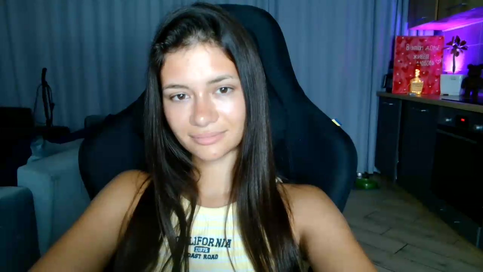 Gallery image thumbnail from FitXoxo's myfreecams stream on, 07/20/2026, 18:45 image 10 of 20