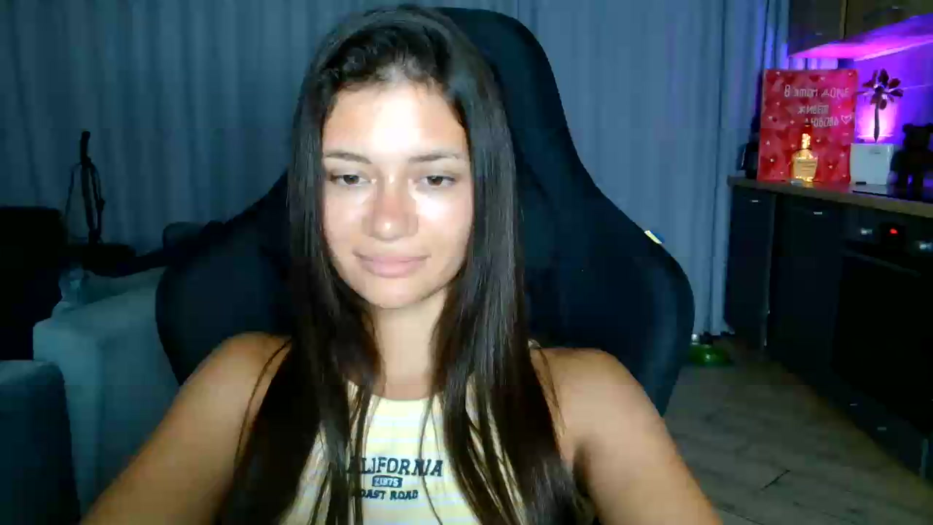 Gallery image thumbnail from FitXoxo's myfreecams stream on, 07/20/2026, 18:45 image 9 of 20