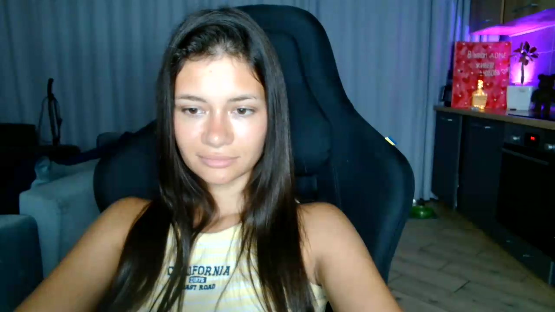 Gallery image thumbnail from FitXoxo's myfreecams stream on, 07/20/2026, 18:45 image 17 of 20