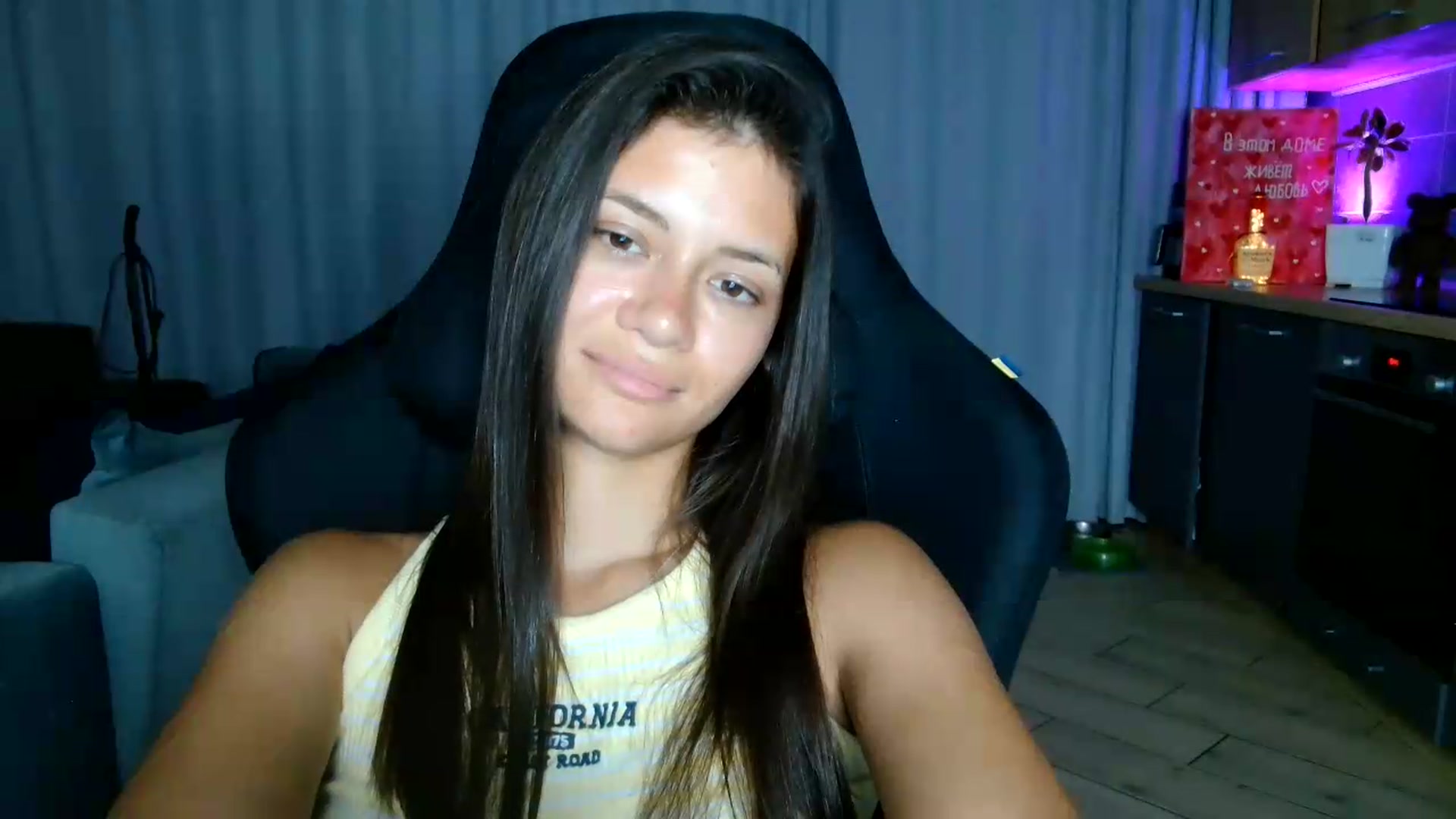 Gallery image thumbnail from FitXoxo's myfreecams stream on, 07/20/2026, 18:45 image 4 of 20