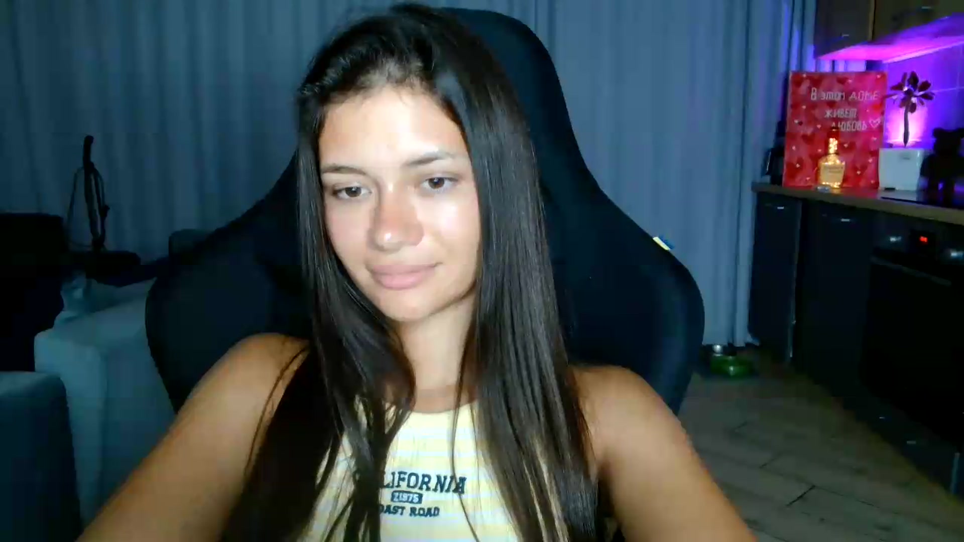 Gallery image thumbnail from FitXoxo's myfreecams stream on, 07/20/2026, 18:45 image 8 of 20