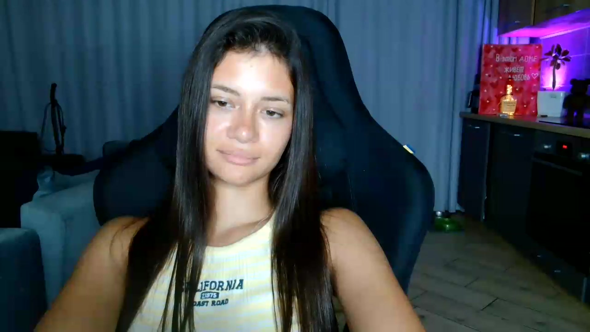 Gallery image thumbnail from FitXoxo's myfreecams stream on, 07/20/2026, 18:45 image 6 of 20
