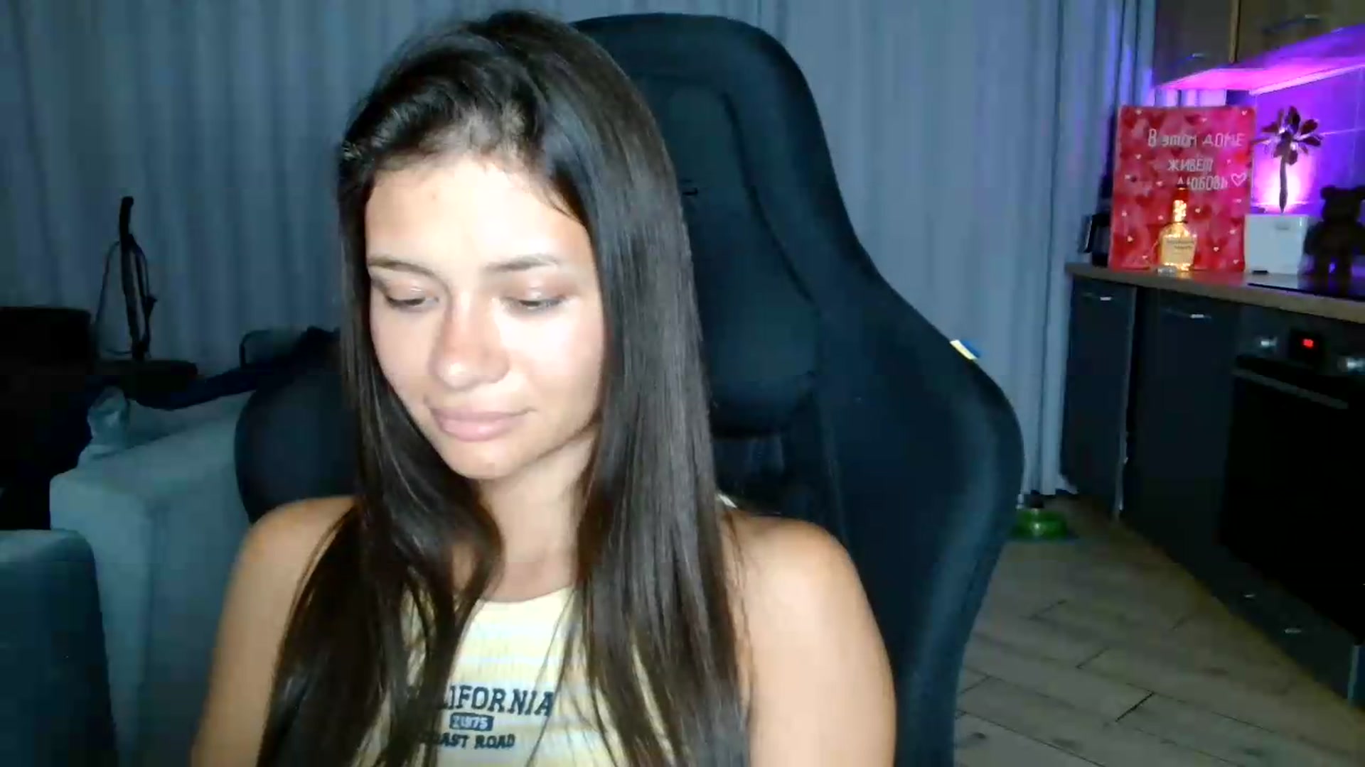 Gallery image thumbnail from FitXoxo's myfreecams stream on, 07/20/2026, 18:45 image 18 of 20