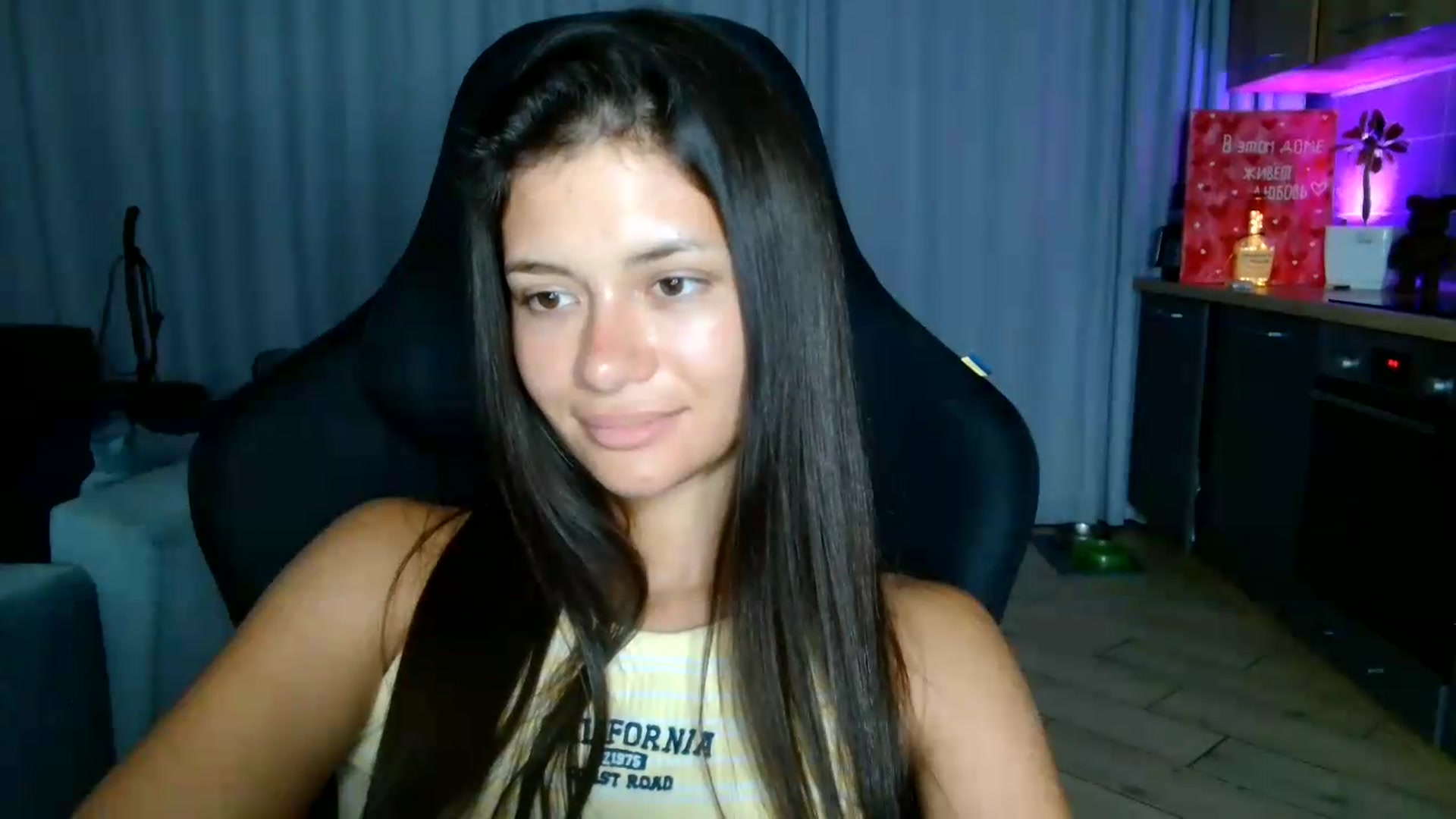 Gallery image thumbnail from FitXoxo's myfreecams stream on, 07/20/2026, 18:45 image 7 of 20