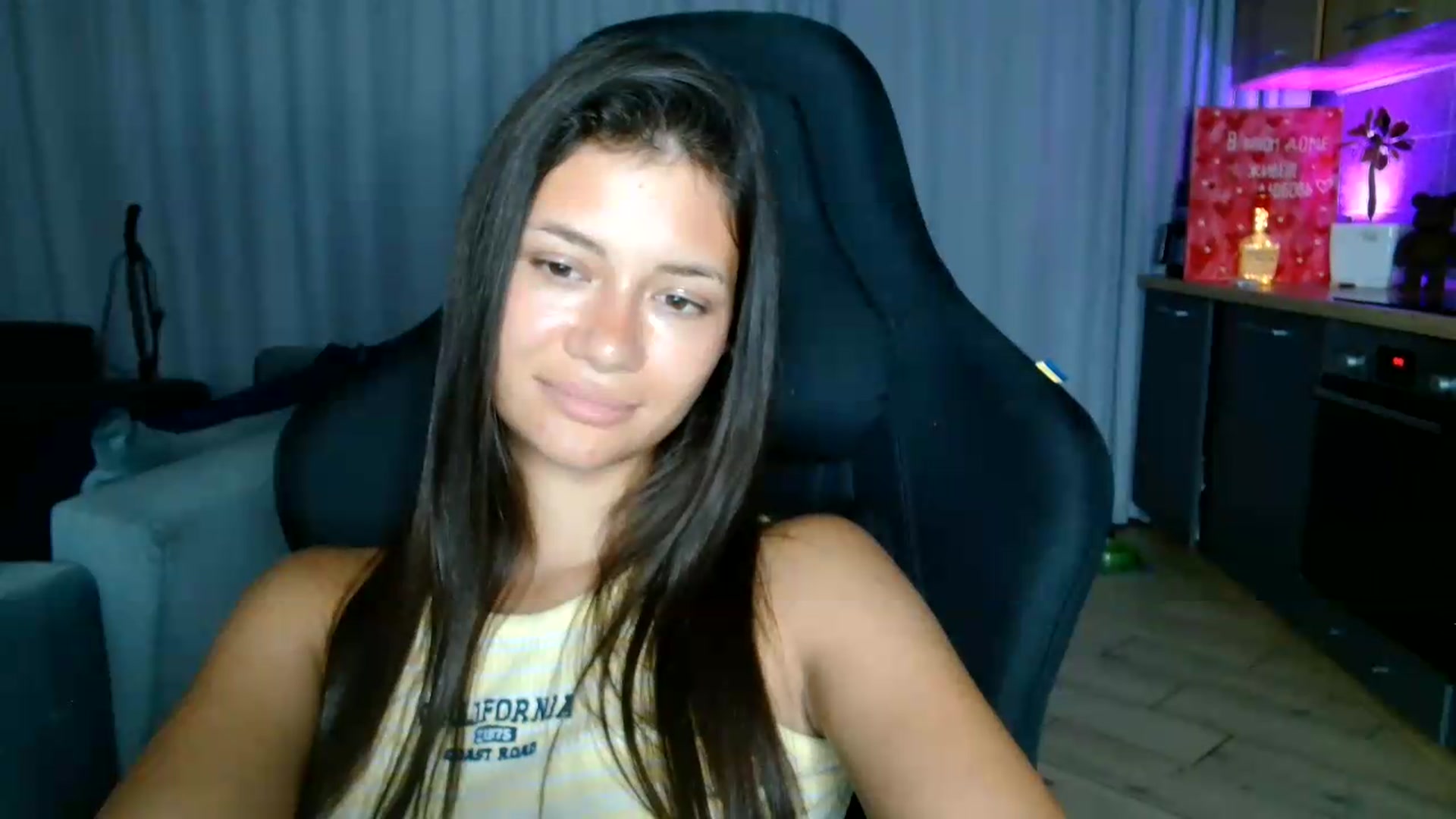 Gallery image thumbnail from FitXoxo's myfreecams stream on, 07/20/2026, 18:45 image 16 of 20