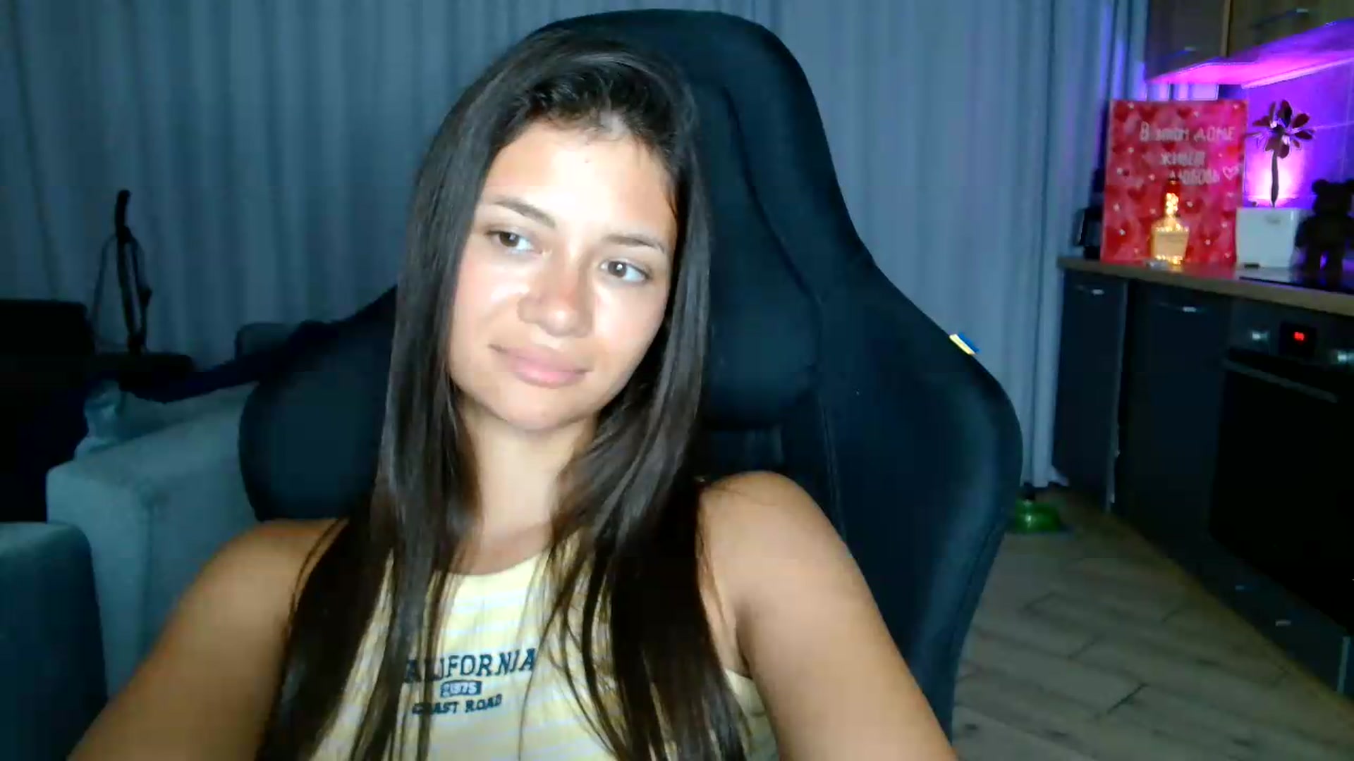 Gallery image thumbnail from FitXoxo's myfreecams stream on, 07/20/2026, 18:45 image 15 of 20