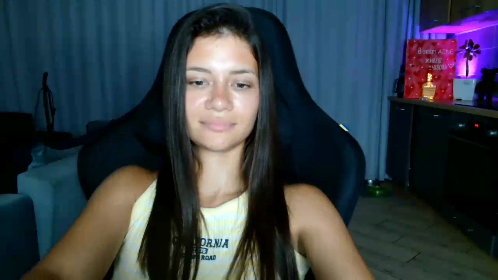 Gallery image thumbnail from FitXoxo's myfreecams stream on, 07/20/2026, 18:45 image 3 of 20