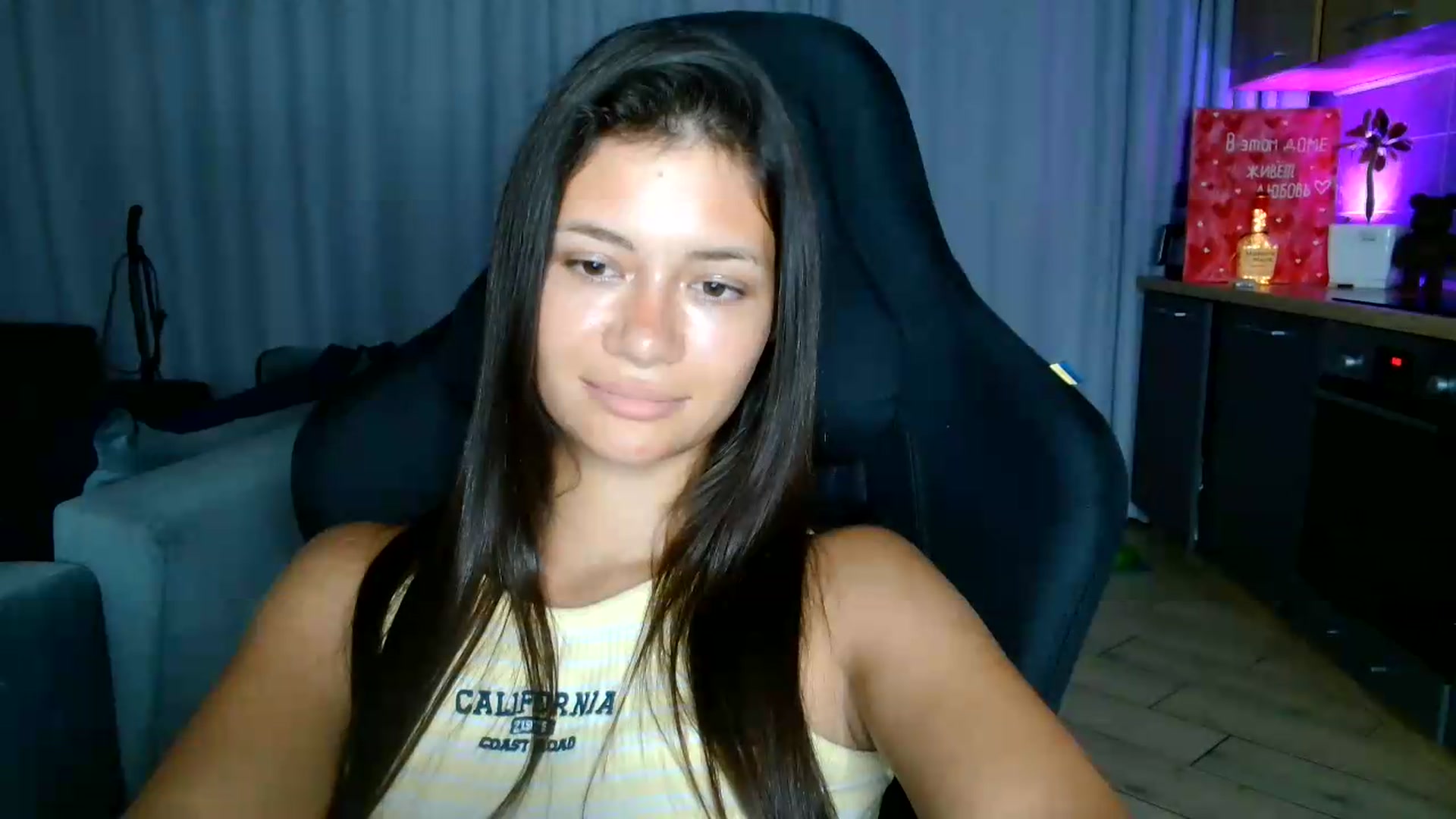 Gallery image thumbnail from FitXoxo's myfreecams stream on, 07/20/2026, 18:45 image 19 of 20