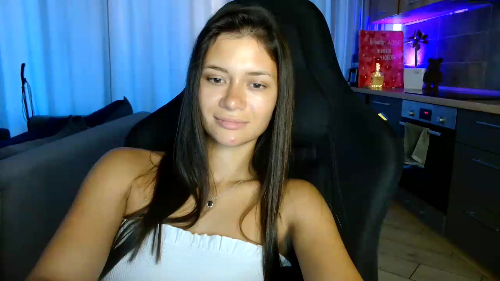 Gallery image thumbnail from FitXoxo's myfreecams stream on, 07/21/2026, 17:19 image 16 of 20