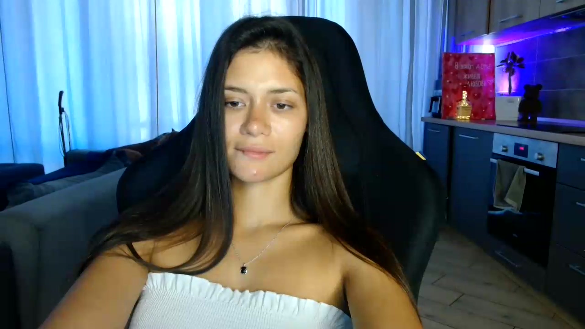 Gallery image thumbnail from FitXoxo's myfreecams stream on, 07/21/2026, 17:19 image 4 of 20
