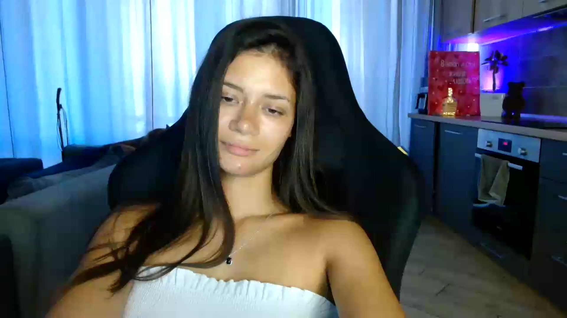Gallery image thumbnail from FitXoxo's myfreecams stream on, 07/21/2026, 17:19 image 6 of 20