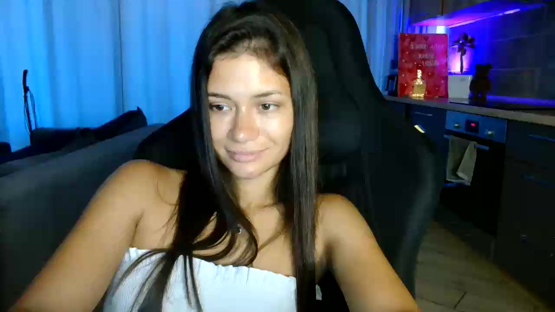 Gallery image thumbnail from FitXoxo's myfreecams stream on, 07/21/2026, 17:19 image 18 of 20