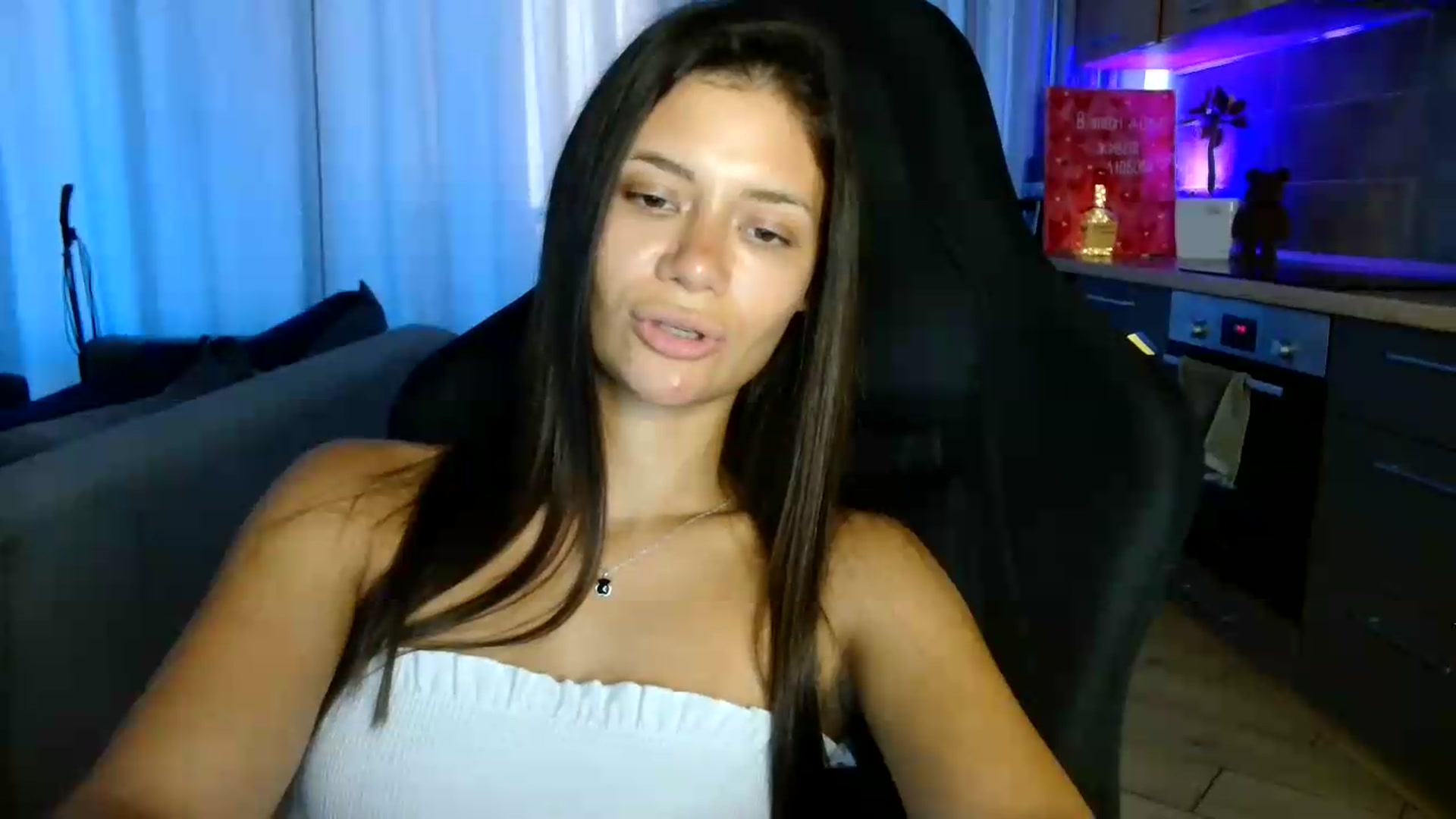 Gallery image thumbnail from FitXoxo's myfreecams stream on, 07/21/2026, 17:19 image 15 of 20