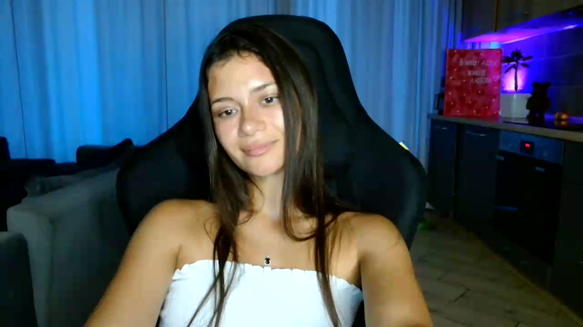 Gallery image thumbnail from FitXoxo's myfreecams stream on, 07/27/2026, 17:13 image 18 of 20