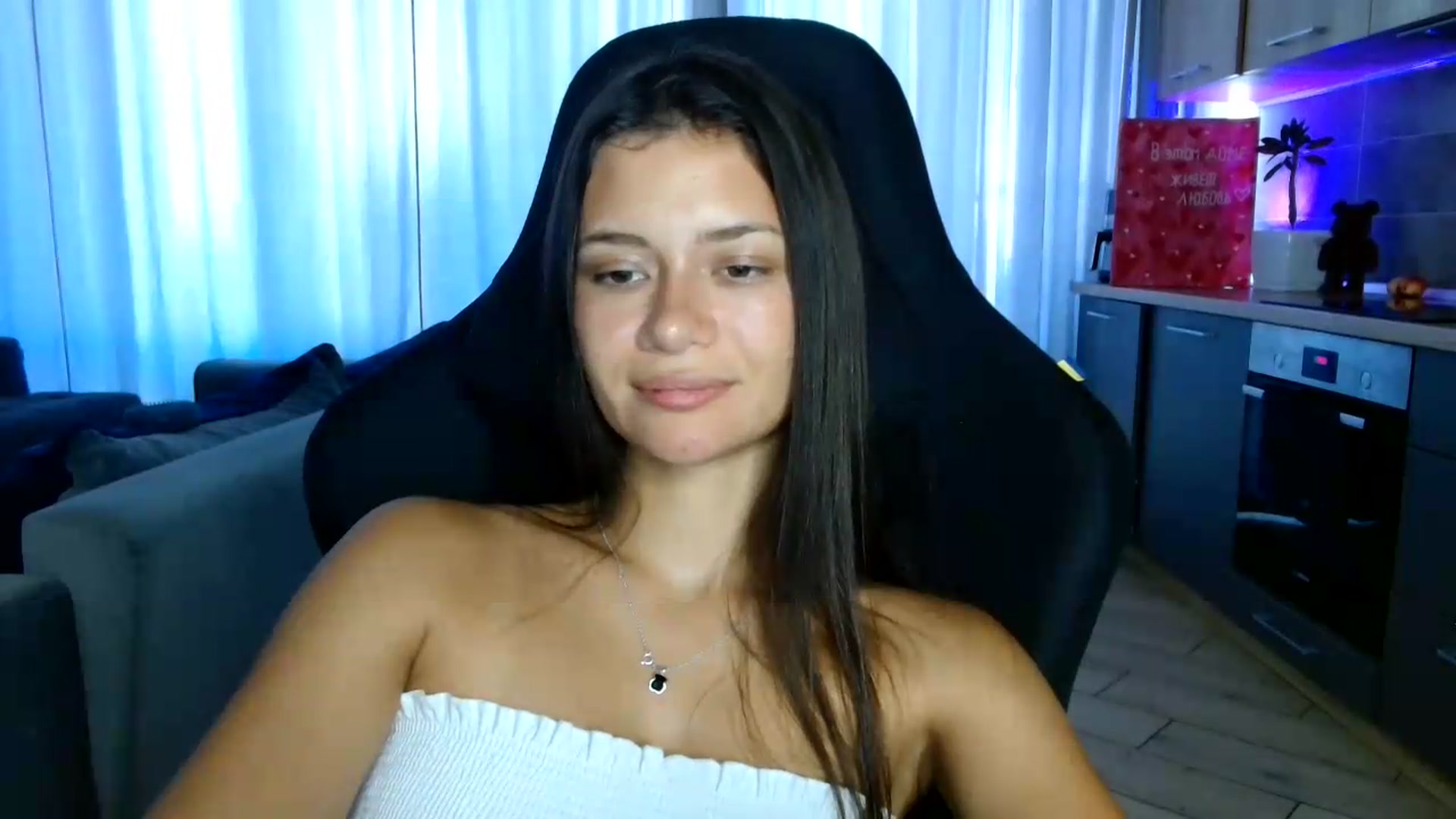 Gallery image thumbnail from FitXoxo's myfreecams stream on, 07/27/2026, 17:13 image 3 of 20
