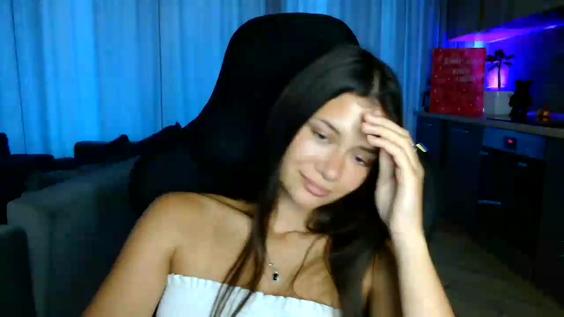 Gallery image thumbnail from FitXoxo's myfreecams stream on, 07/27/2026, 17:13 image 12 of 20