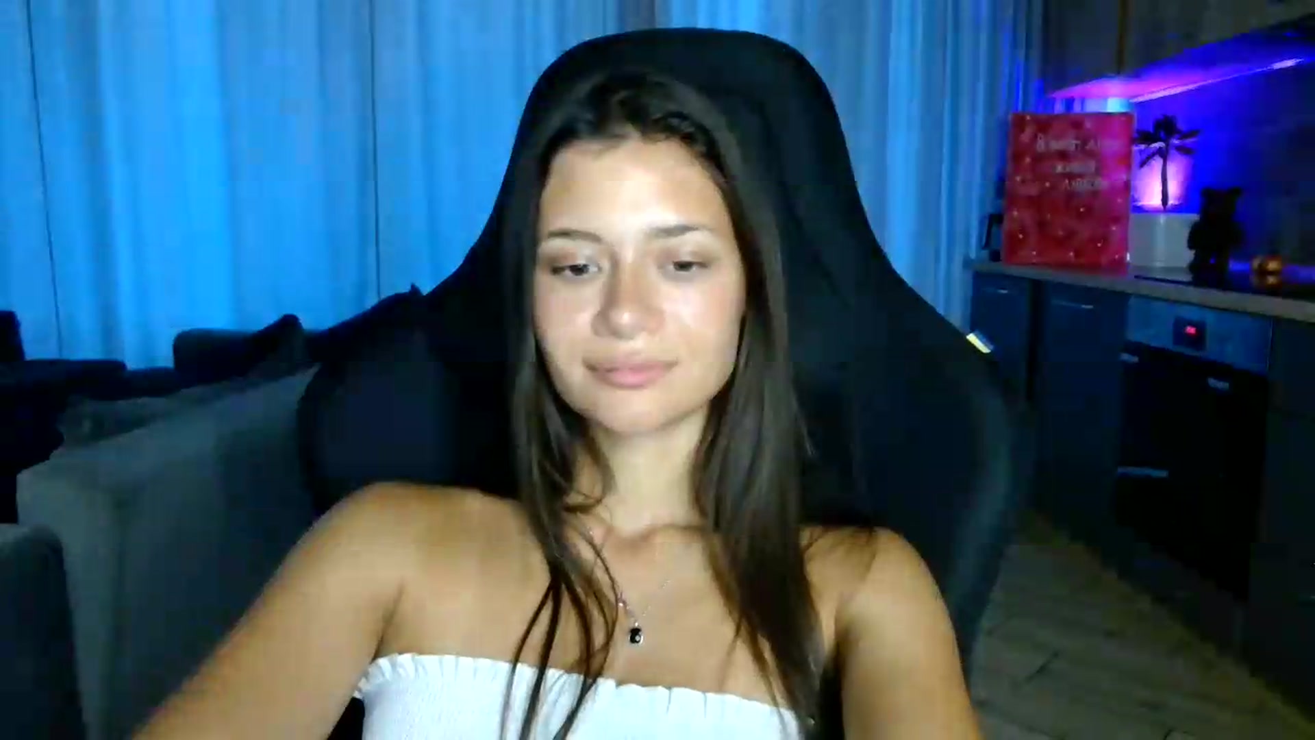 Gallery image thumbnail from FitXoxo's myfreecams stream on, 07/27/2026, 17:13 image 13 of 20