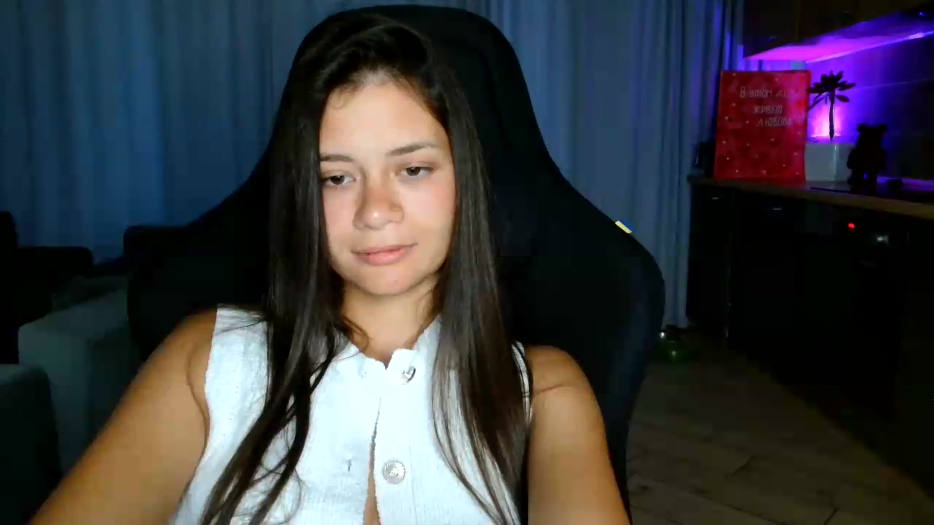 Gallery image thumbnail from FitXoxo's myfreecams stream on, 07/29/2026, 18:33 image 3 of 20