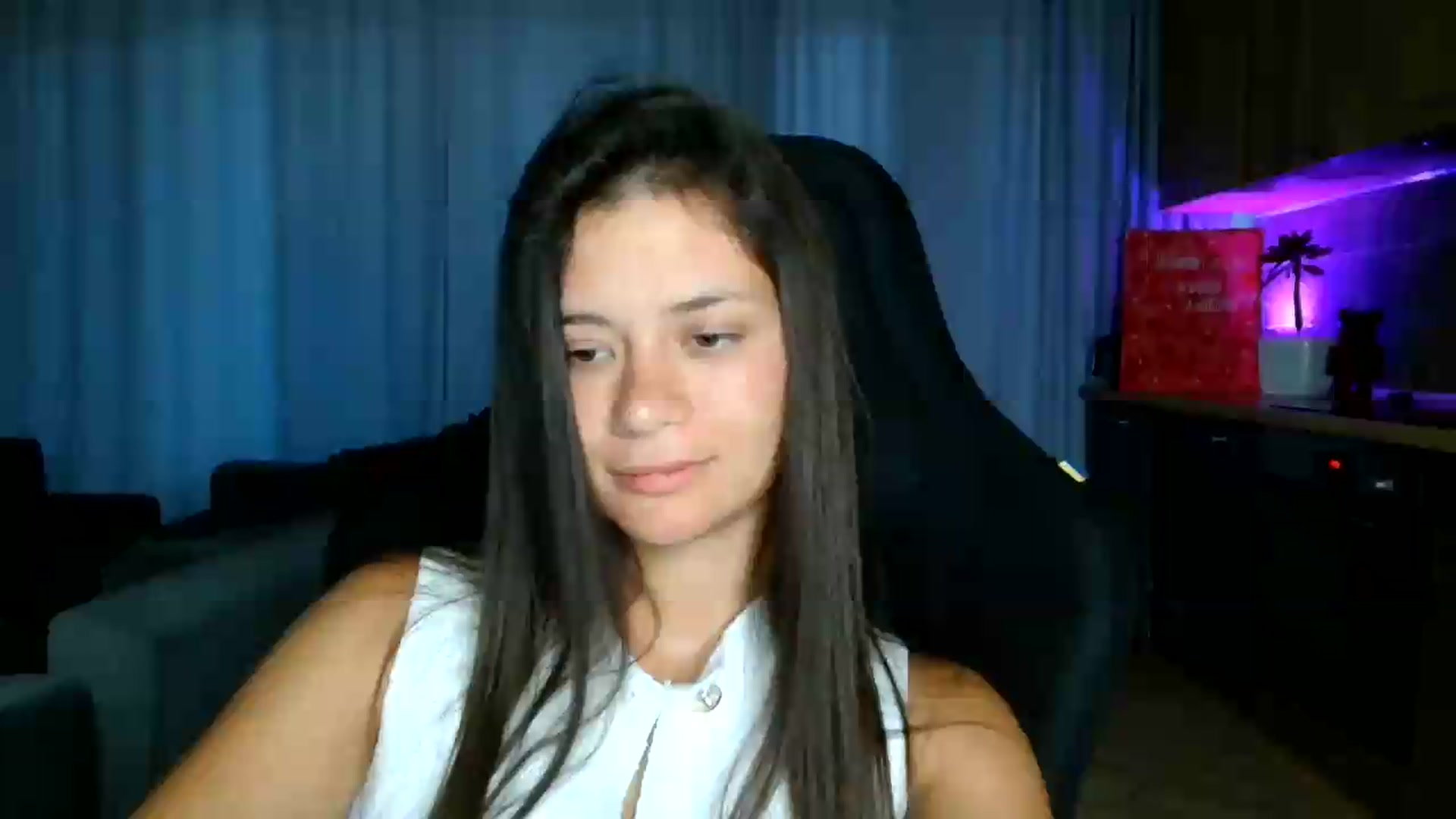 Gallery image thumbnail from FitXoxo's myfreecams stream on, 07/29/2026, 18:33 image 1 of 20