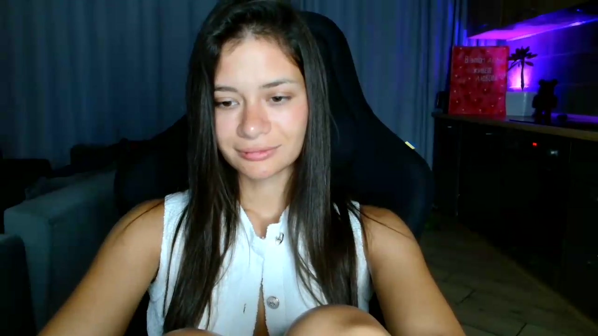 Gallery image thumbnail from FitXoxo's myfreecams stream on, 07/29/2026, 18:33 image 7 of 20