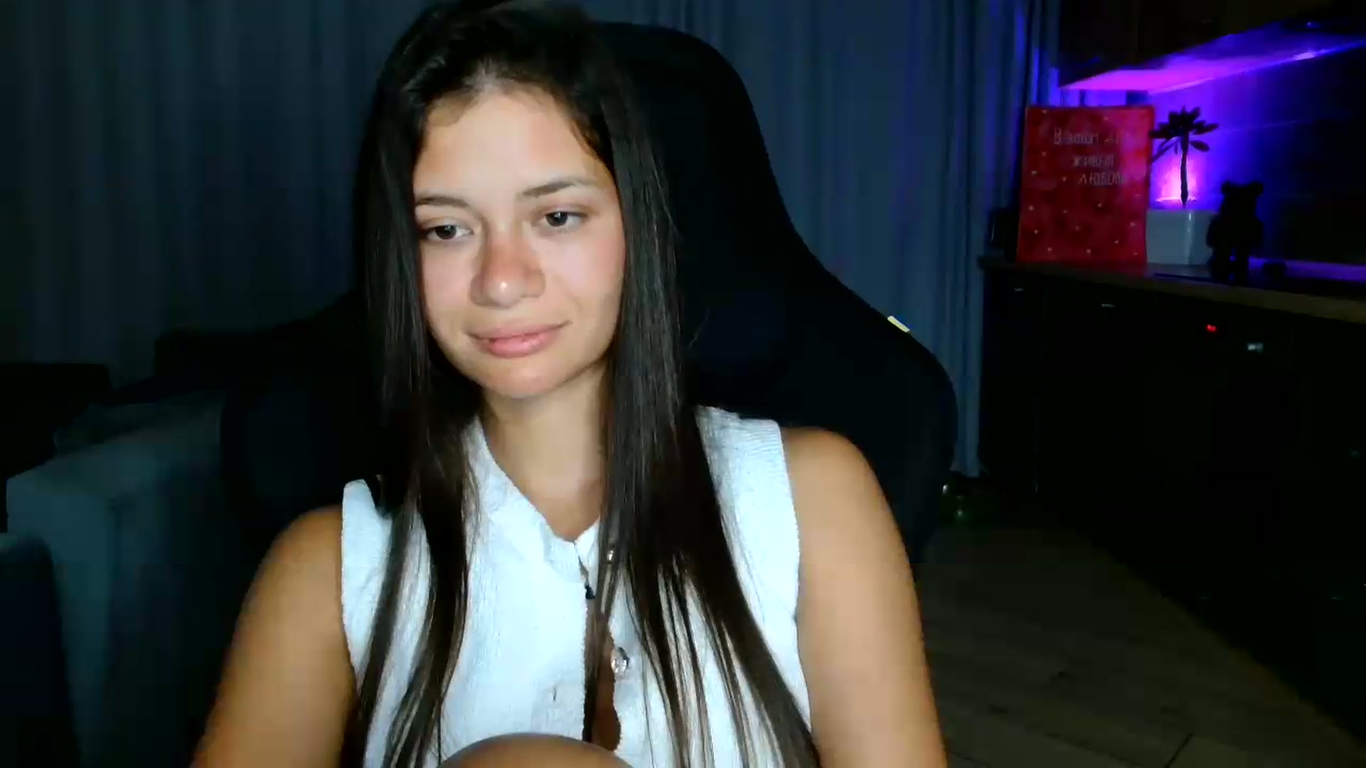 Gallery image thumbnail from FitXoxo's myfreecams stream on, 07/29/2026, 18:33 image 14 of 20