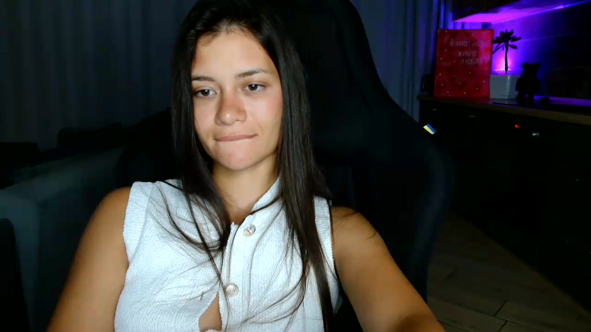 Gallery image thumbnail from FitXoxo's myfreecams stream on, 07/29/2026, 19:20 image 15 of 20