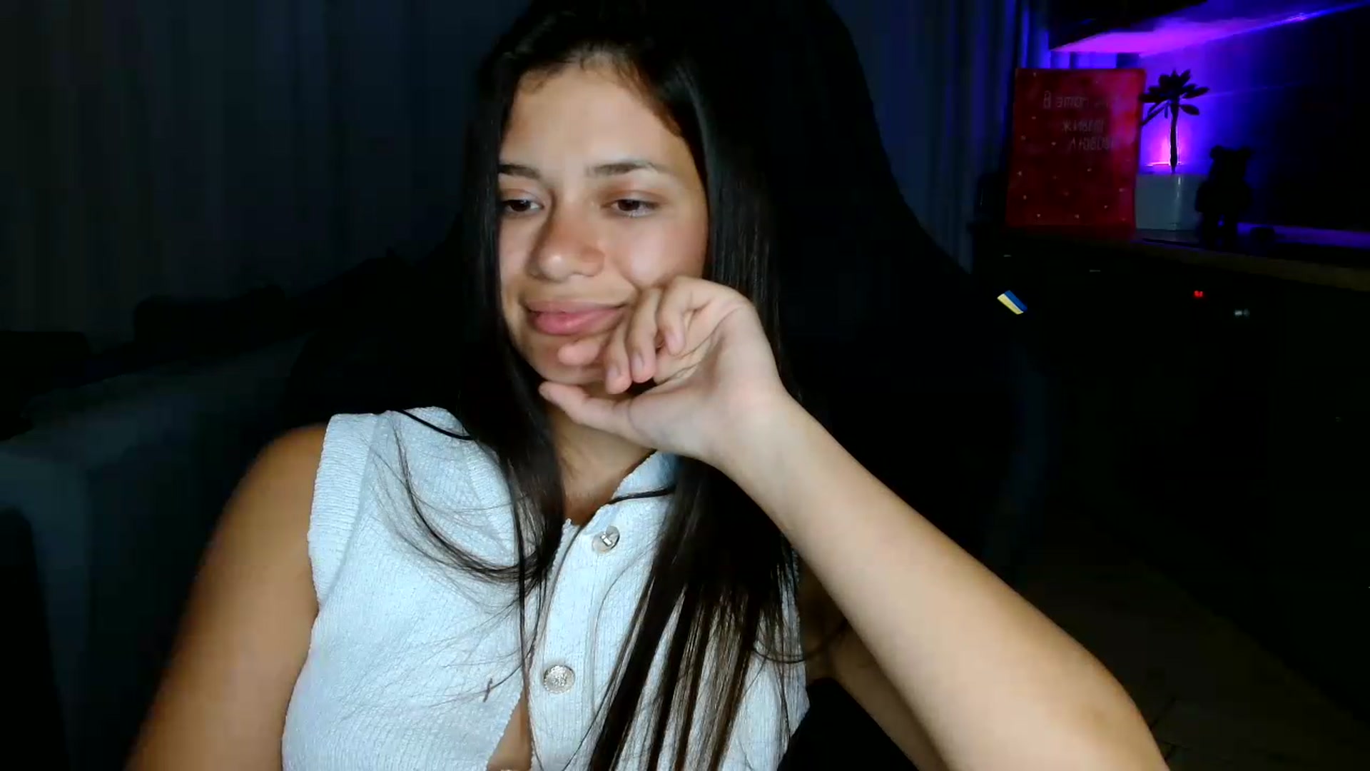 Gallery image thumbnail from FitXoxo's myfreecams stream on, 07/29/2026, 19:20 image 16 of 20