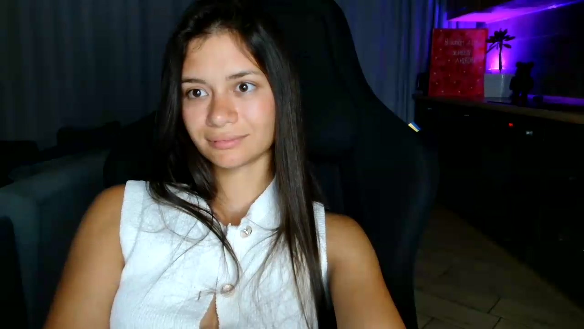 Gallery image thumbnail from FitXoxo's myfreecams stream on, 07/29/2026, 19:20 image 19 of 20