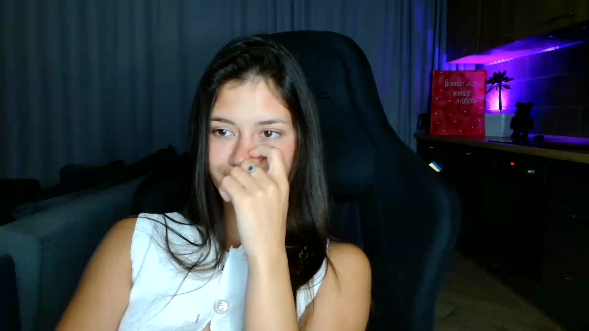 Gallery image thumbnail from FitXoxo's myfreecams stream on, 07/29/2026, 19:20 image 9 of 20