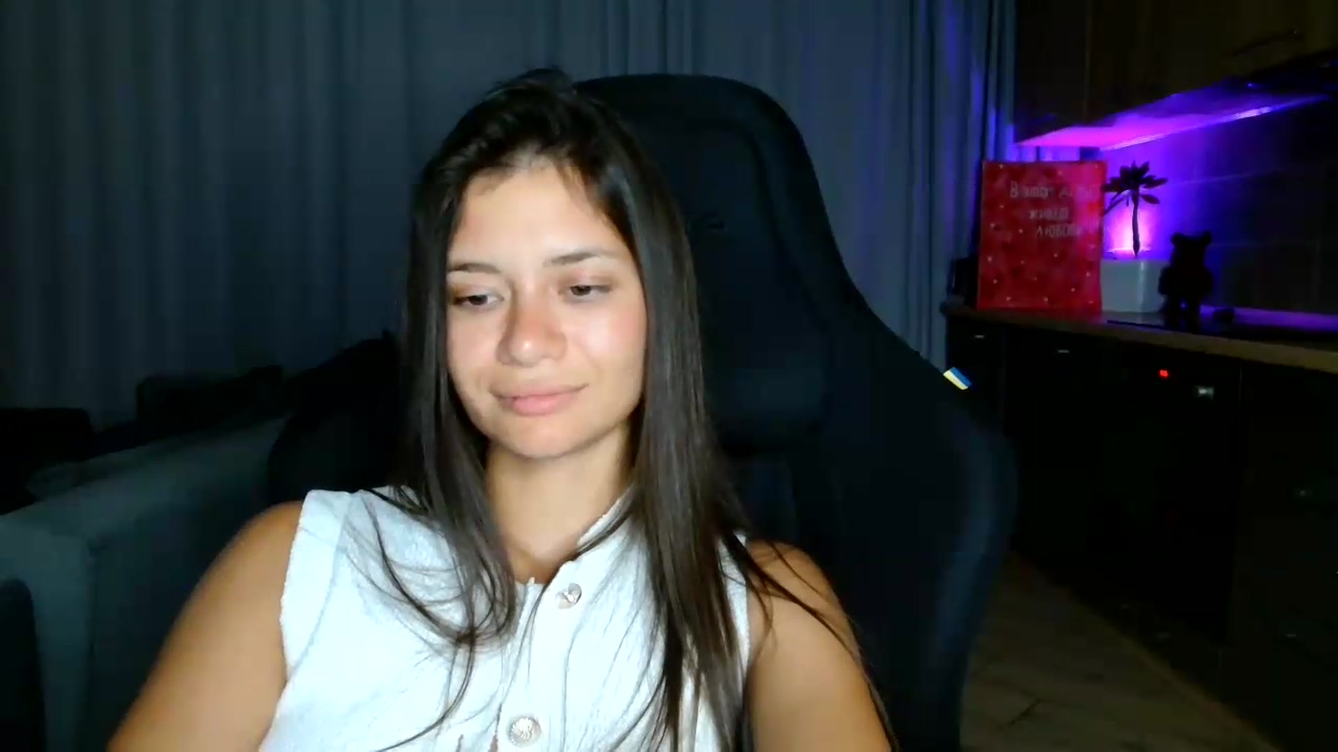 Gallery image thumbnail from FitXoxo's myfreecams stream on, 07/29/2026, 19:20 image 12 of 20