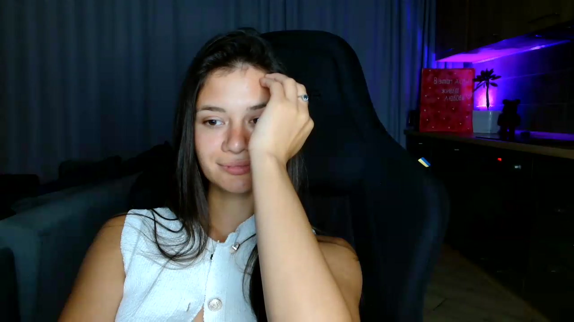 Gallery image thumbnail from FitXoxo's myfreecams stream on, 07/29/2026, 19:20 image 8 of 20