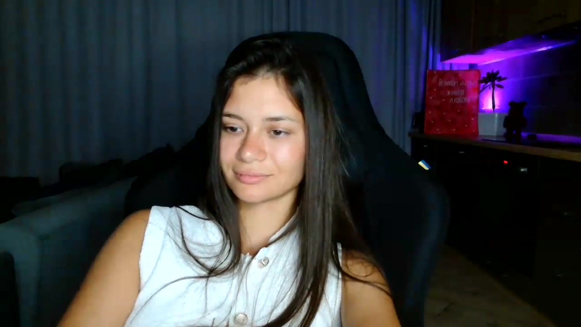Gallery image thumbnail from FitXoxo's myfreecams stream on, 07/29/2026, 19:20 image 11 of 20