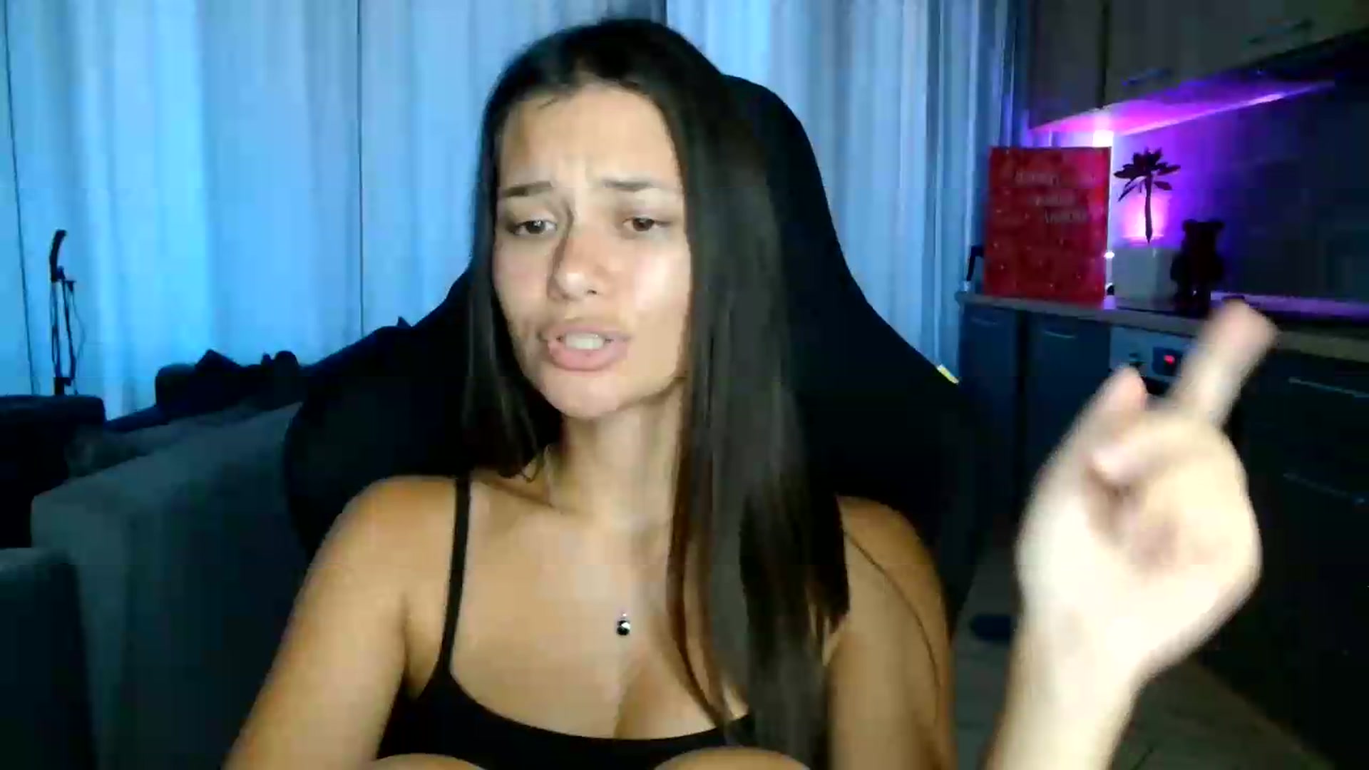 Gallery image thumbnail from FitXoxo's myfreecams stream on, 07/30/2026, 16:42 image 16 of 20