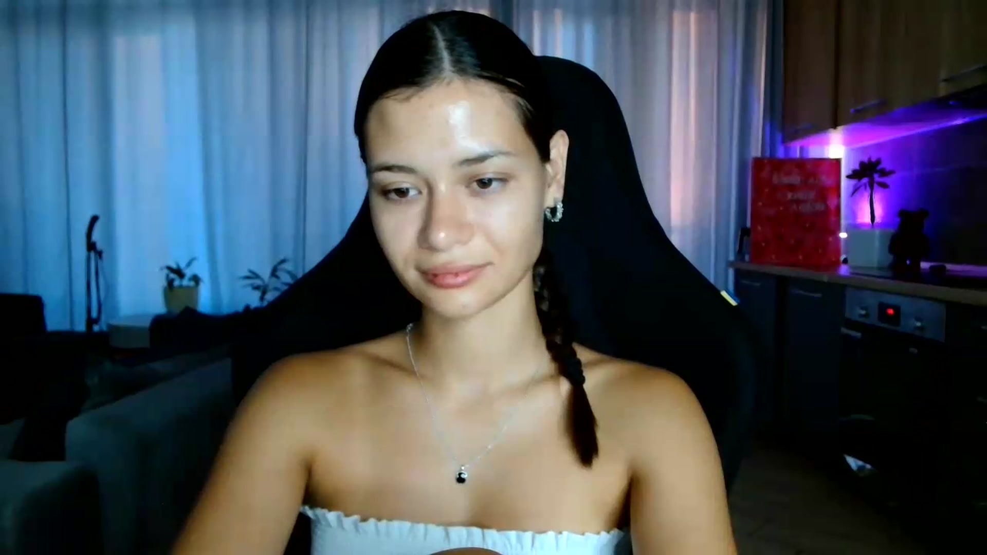 Gallery image thumbnail from FitXoxo's myfreecams stream on, 07/31/2026, 17:28 image 10 of 20