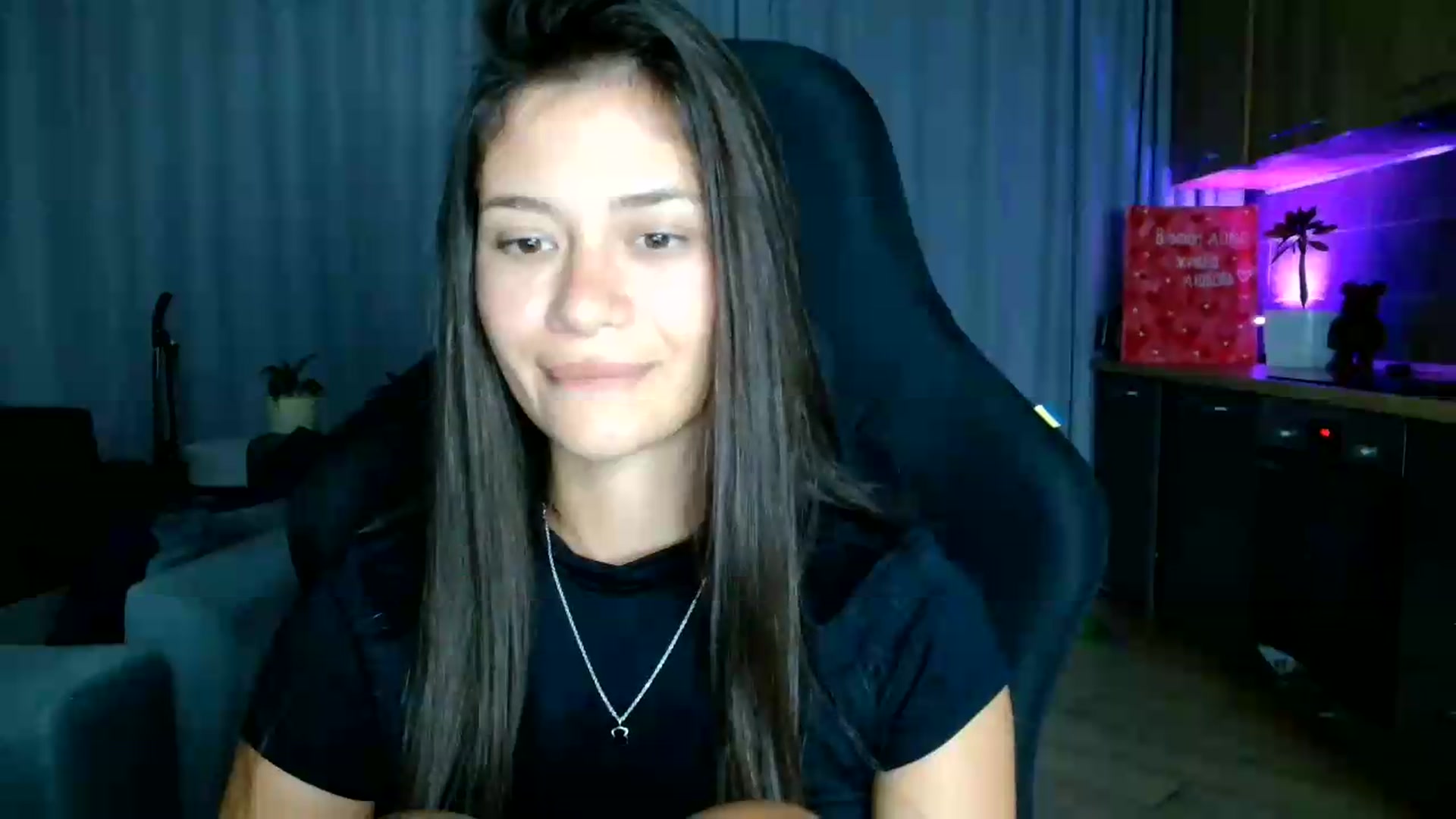 Gallery image thumbnail from FitXoxo's myfreecams stream on, 07/31/2026, 18:35 image 14 of 20