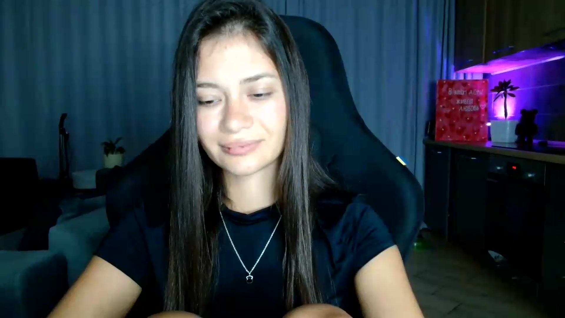 Gallery image thumbnail from FitXoxo's myfreecams stream on, 07/31/2026, 18:35 image 12 of 20