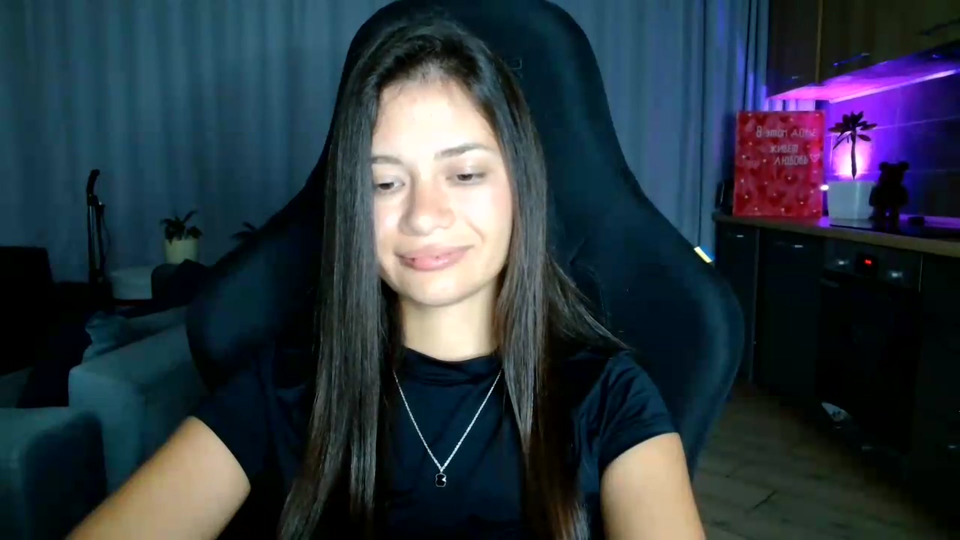 Gallery image thumbnail from FitXoxo's myfreecams stream on, 07/31/2026, 18:35 image 11 of 20