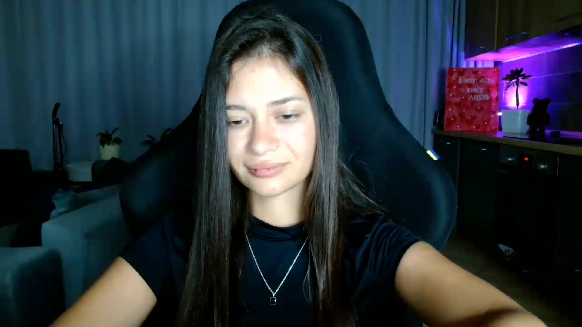 Gallery image thumbnail from FitXoxo's myfreecams stream on, 07/31/2026, 18:35 image 10 of 20