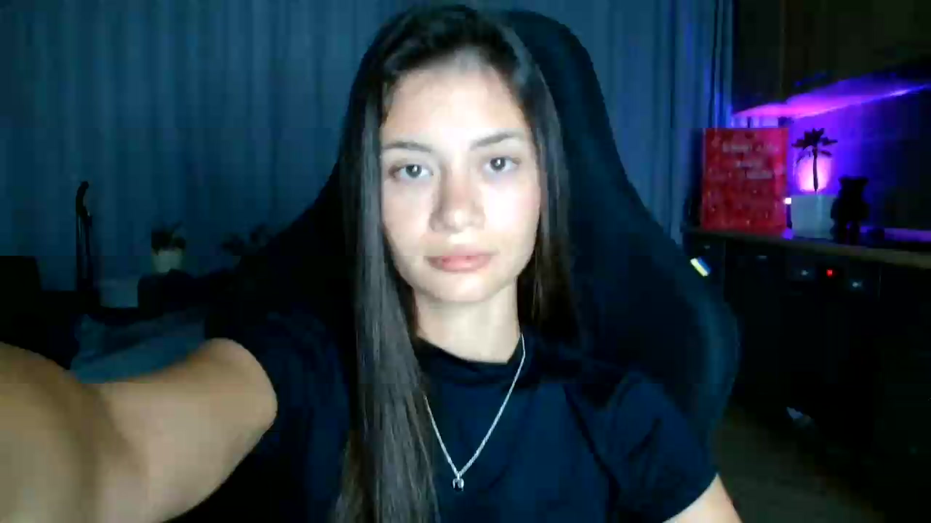 Gallery image thumbnail from FitXoxo's myfreecams stream on, 07/31/2026, 18:35 image 1 of 20