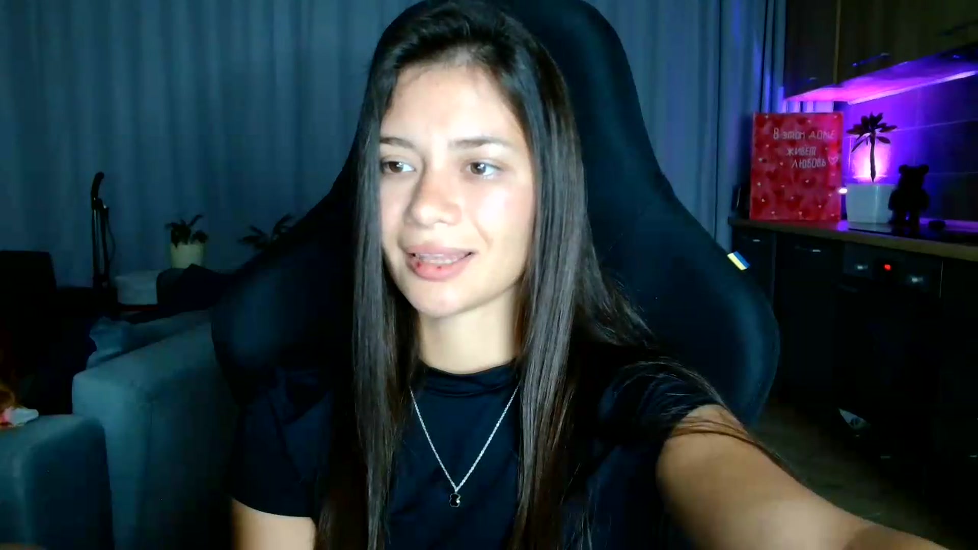 Gallery image thumbnail from FitXoxo's myfreecams stream on, 07/31/2026, 18:35 image 7 of 20