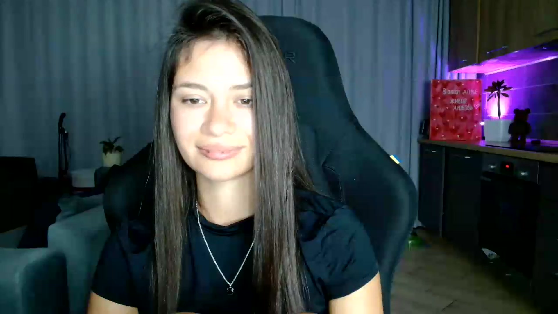 Gallery image thumbnail from FitXoxo's myfreecams stream on, 07/31/2026, 18:35 image 19 of 20