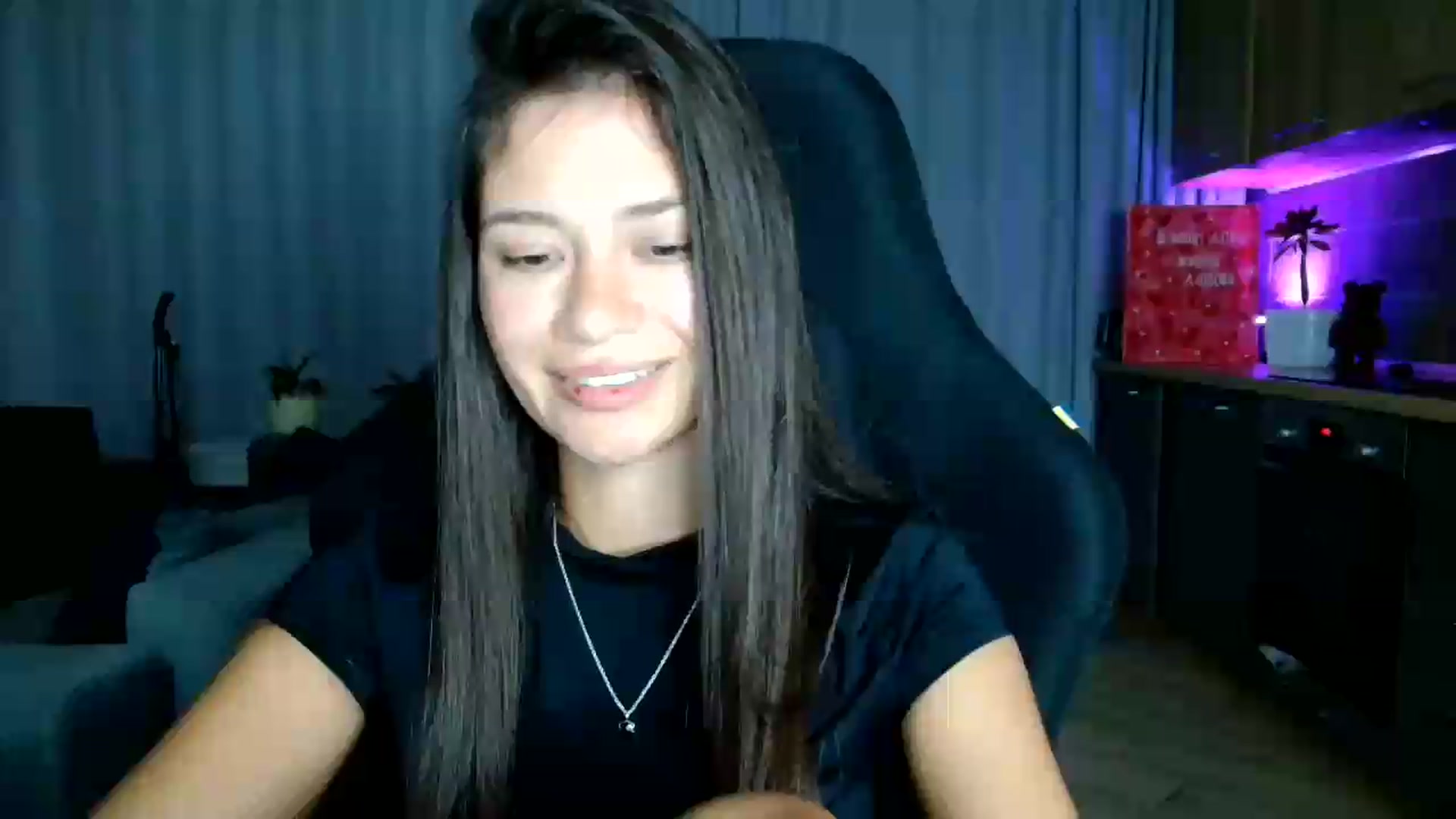 Gallery image thumbnail from FitXoxo's myfreecams stream on, 07/31/2026, 18:35 image 16 of 20
