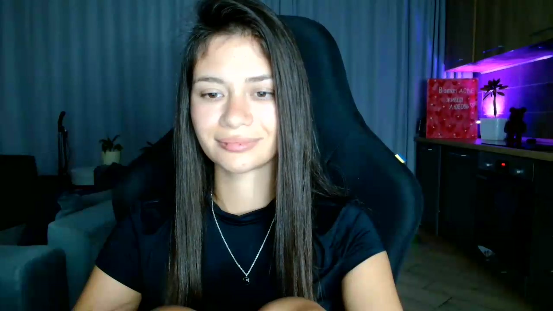 Gallery image thumbnail from FitXoxo's myfreecams stream on, 07/31/2026, 18:35 image 17 of 20
