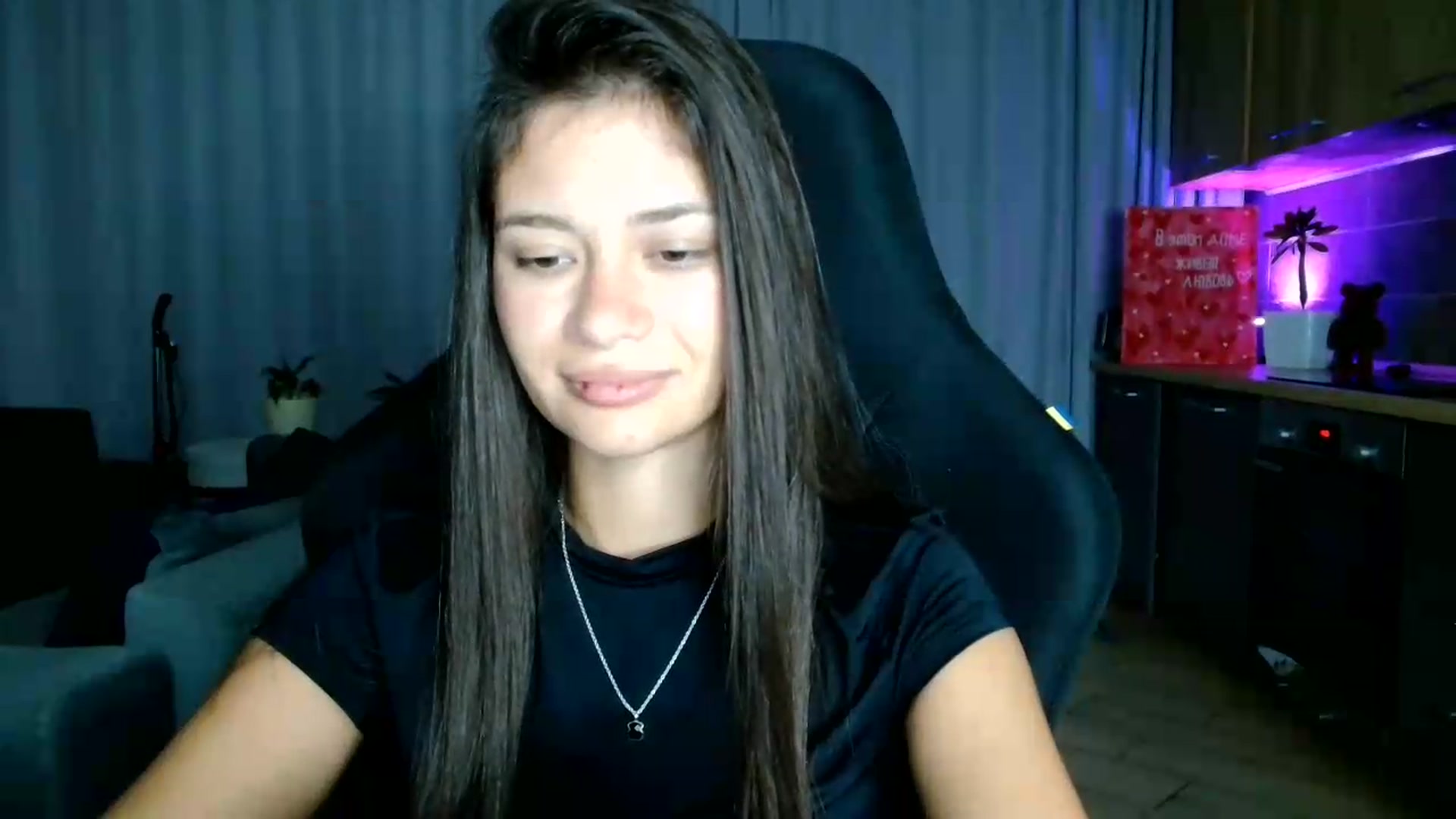 Gallery image thumbnail from FitXoxo's myfreecams stream on, 07/31/2026, 18:35 image 15 of 20