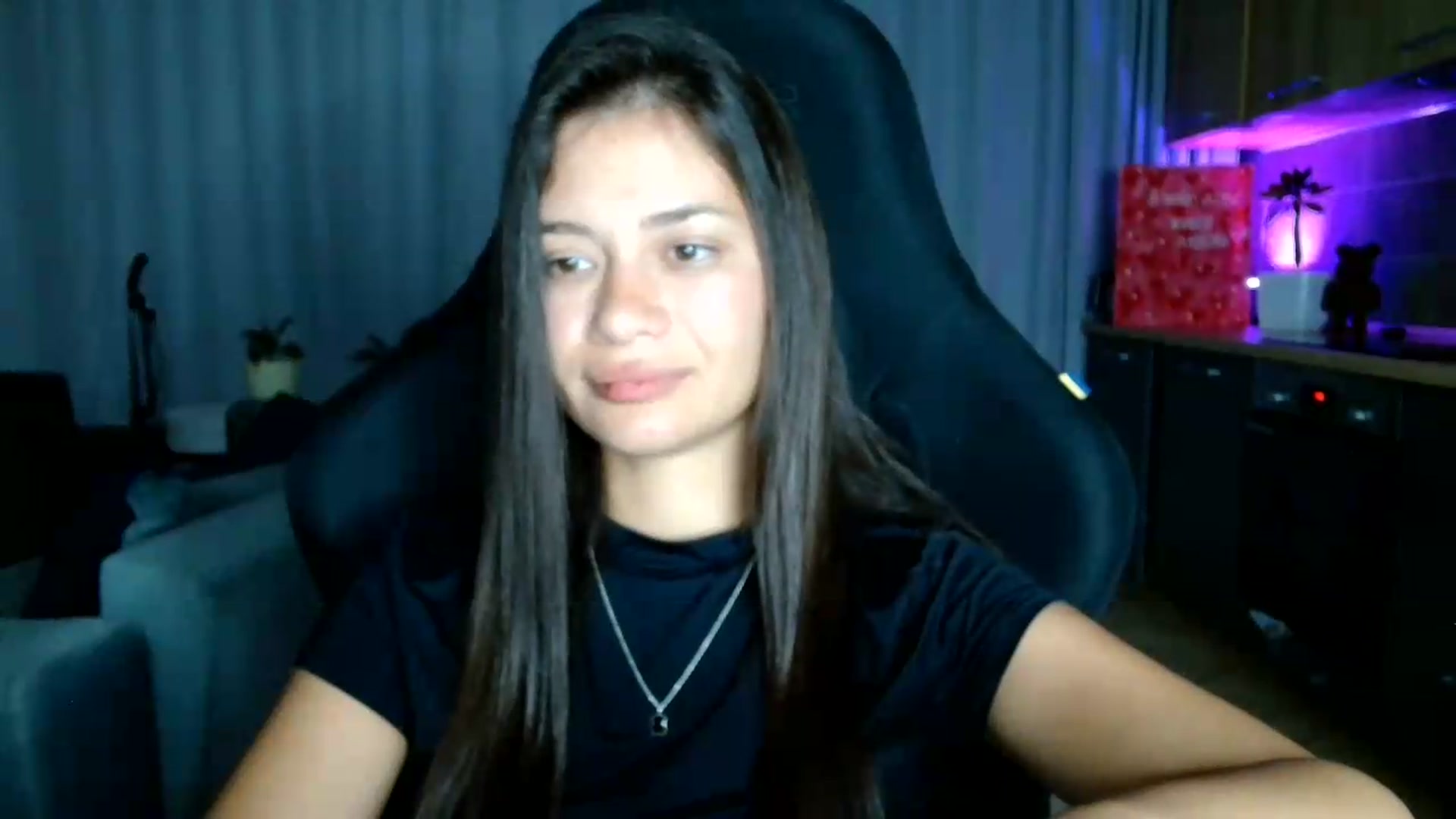 Gallery image thumbnail from FitXoxo's myfreecams stream on, 07/31/2026, 18:35 image 8 of 20