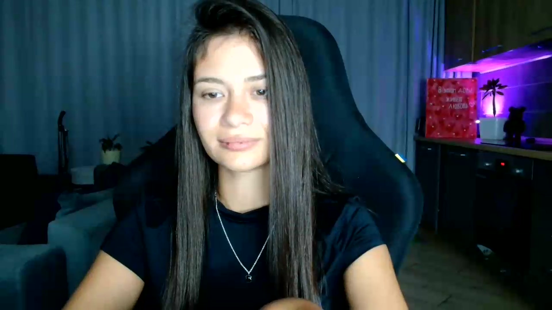 Gallery image thumbnail from FitXoxo's myfreecams stream on, 07/31/2026, 18:35 image 18 of 20