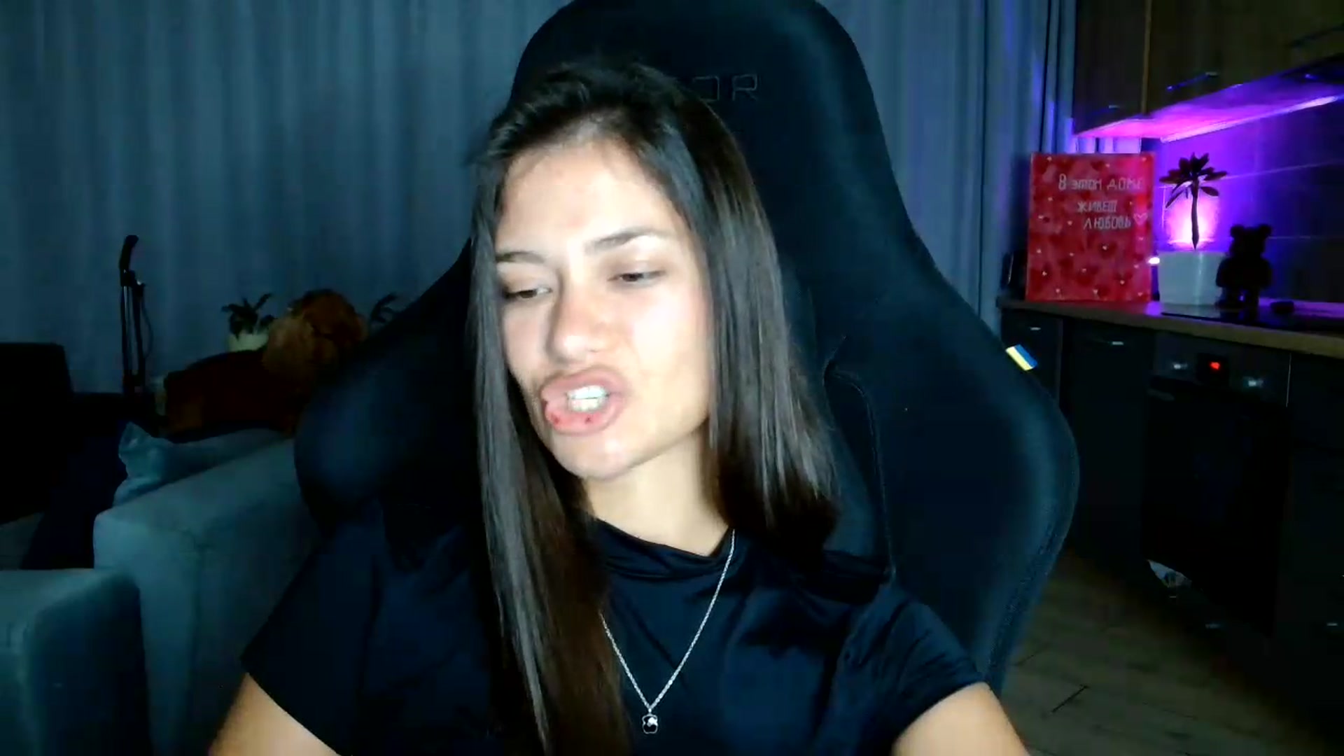 Gallery image thumbnail from FitXoxo's myfreecams stream on, 07/31/2026, 18:35 image 6 of 20