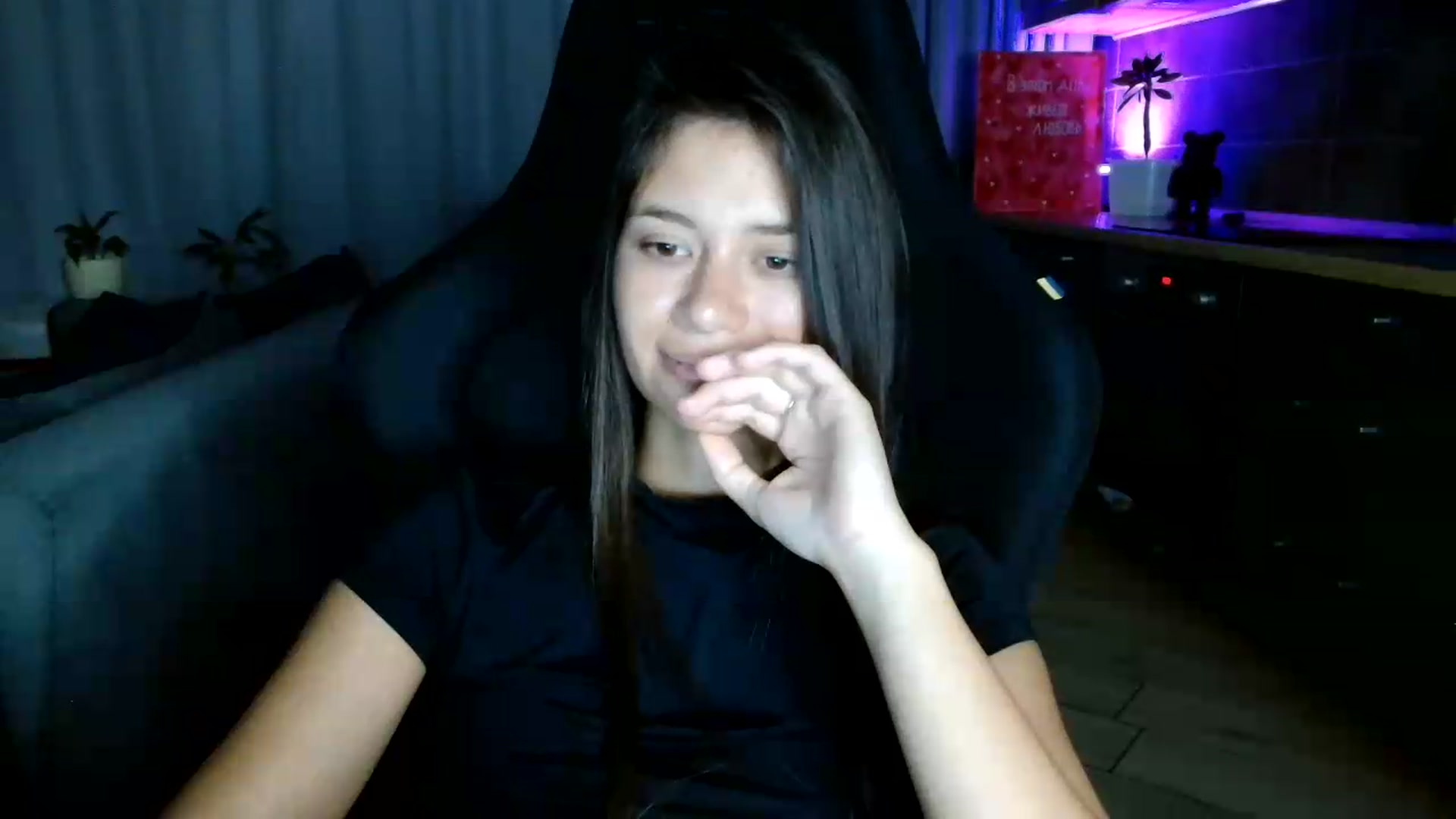 Gallery image thumbnail from FitXoxo's myfreecams stream on, 07/31/2026, 20:05 image 16 of 20